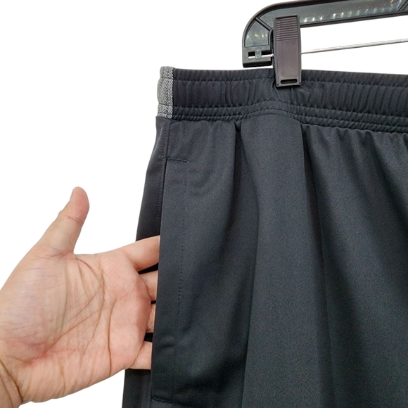 Under Armour Men's 100% Polyester Locker 9 Inch Shorts - XXL - Picture 5 of 9